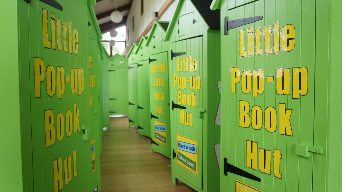 lonbookproject's tweet photo. We'll gift 250k beautiful books to children across the UK this year.  

London primaries can apply for 3 books per child plus the loan of one of our Pop Up Book Huts. These are a hugely inviting focal point for book gifting - children love them!

DM to apply.Pls❤️&amp; RT if you can. https://t.co/dj5TCk5LMM