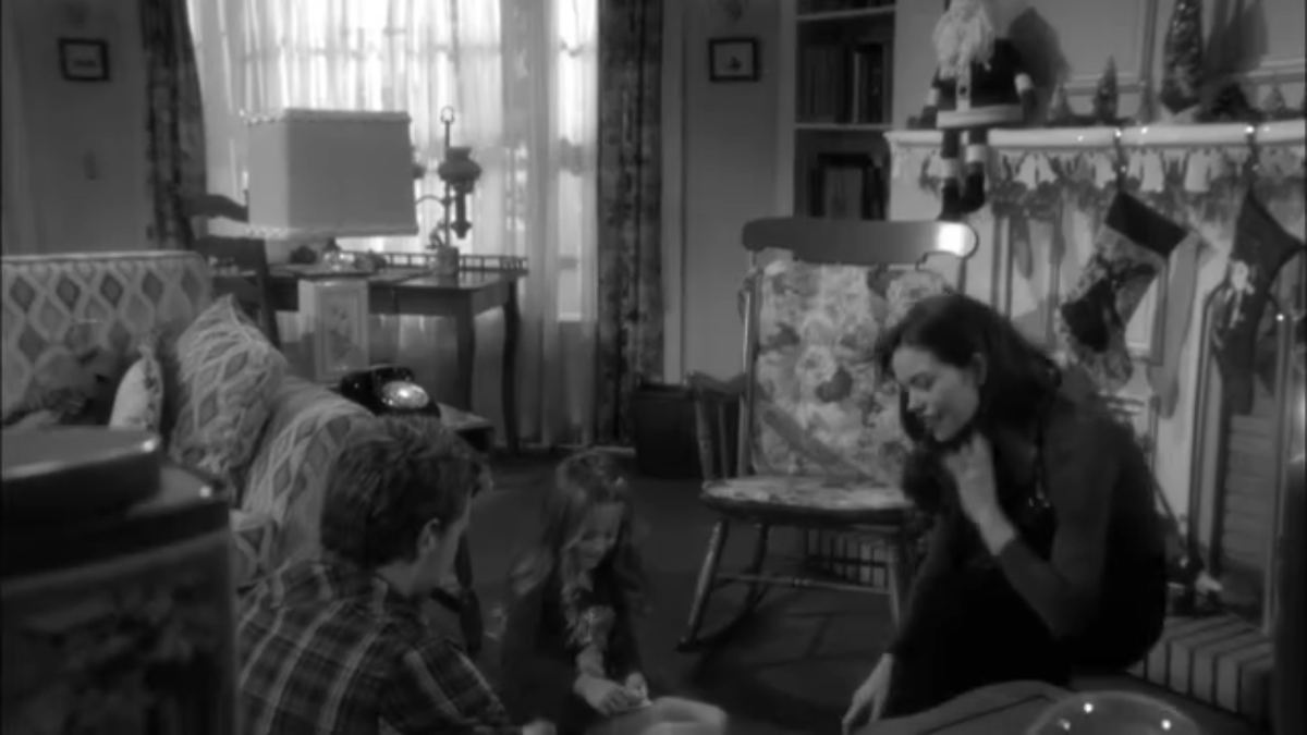 l3nee1991's tweet photo. "Katie" in Victor's Christmas episode. 🤪 #YR #YR2010 https://t.co/jvlZvdtDtT
