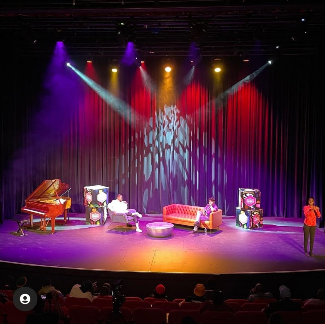 #MyCommunityCooks creating inclusive spaces for everyone to experience the music and rich storytelling. 

Thank you <a href="/vumatel/">Vuma</a> for the honour. 
Great conversation @frypanmfula with <a href="/siphohotstix/">Hotstix</a>

#Vumafibre #VumaCommunity #ConnectingCommunities #yellowowl #interpreter #SASL