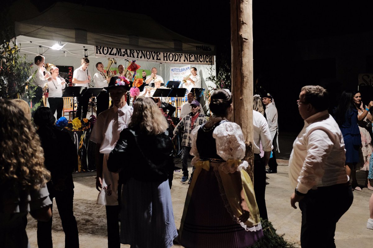Markus_Zeman's tweet image. Víkend jsme strávili aktivním odpočinkem na tradičních hodech v Němčicích.

Folklór čistí hlavu 👌