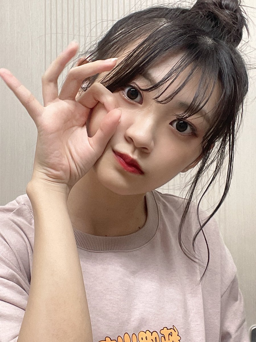 板倉可奈 サインアクパネ他 CUTIE STREET 板倉可奈 直筆サイン入りステッカー - メルカリ