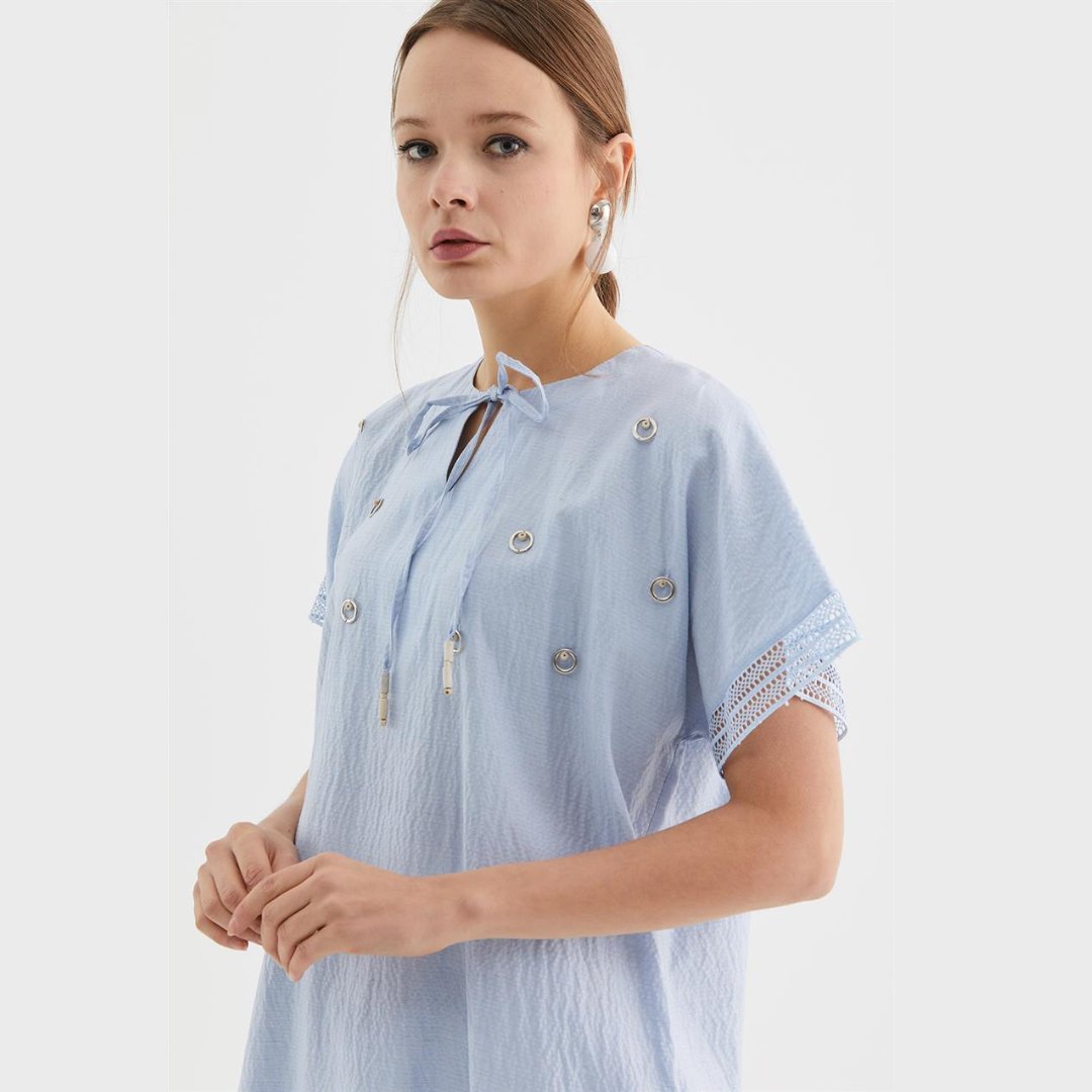 Pastel renk tonlarıyla dikkat çeken tunik; hafif kumaşı ile sıcak mevsimlerde rahat bir kullanım sağlar 🌾
bit.ly/3gqHONZ

#etesettür #moda #onlinealışveriş #indirim #tesettür #tesettürgiyim #hijap #fashion #onlineshop #discount #tunikmodelleri #tunic #vivencia