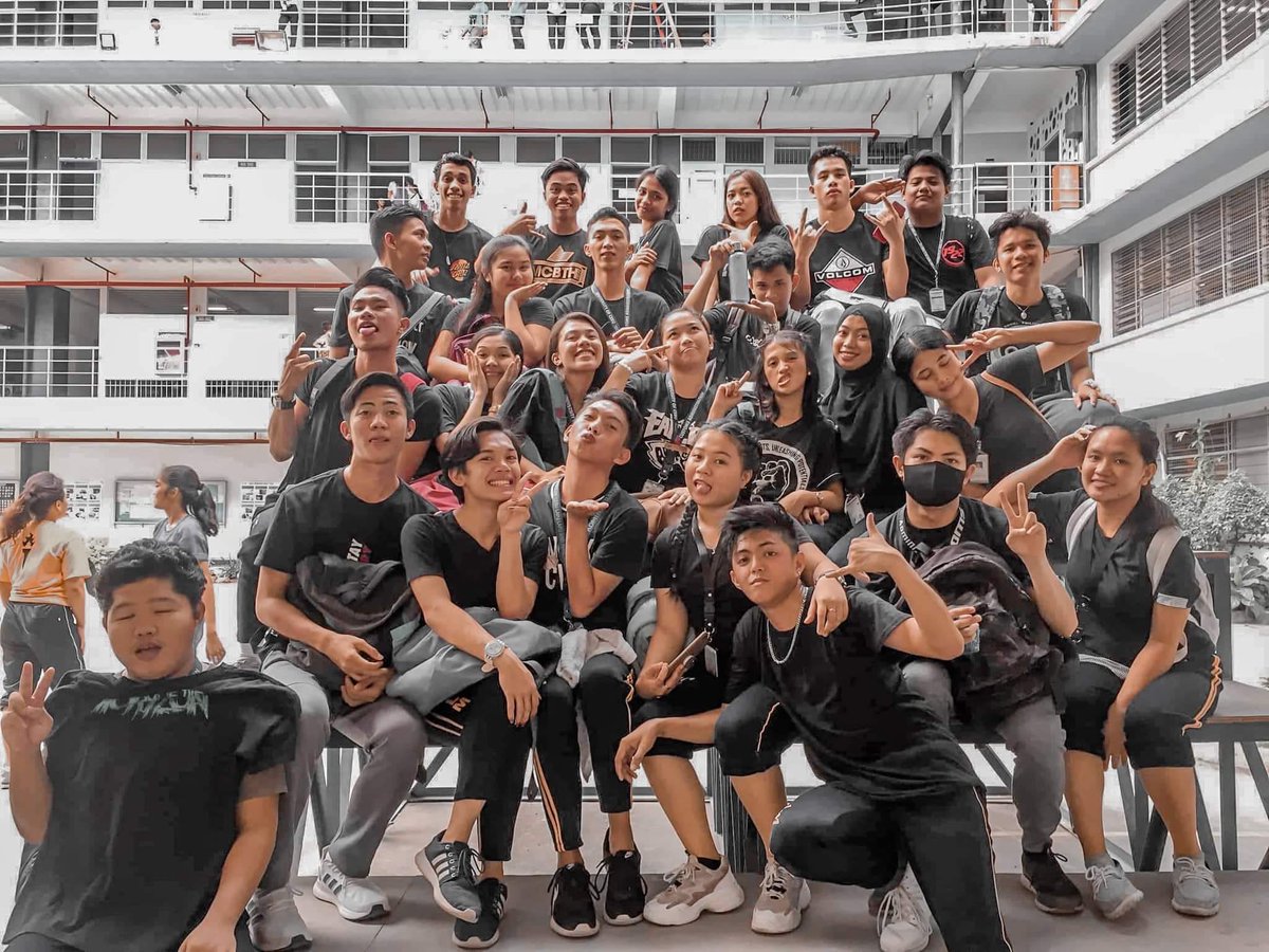 Dimavenido's tweet photo. Not destined to be a customs broker but blessed enough to have met these amazing human being. My time with them was very short but absolutely so sweet. I may be in a different direction now but I will always carry all our memories with me ❤️ https://t.co/zmsSvRQhto