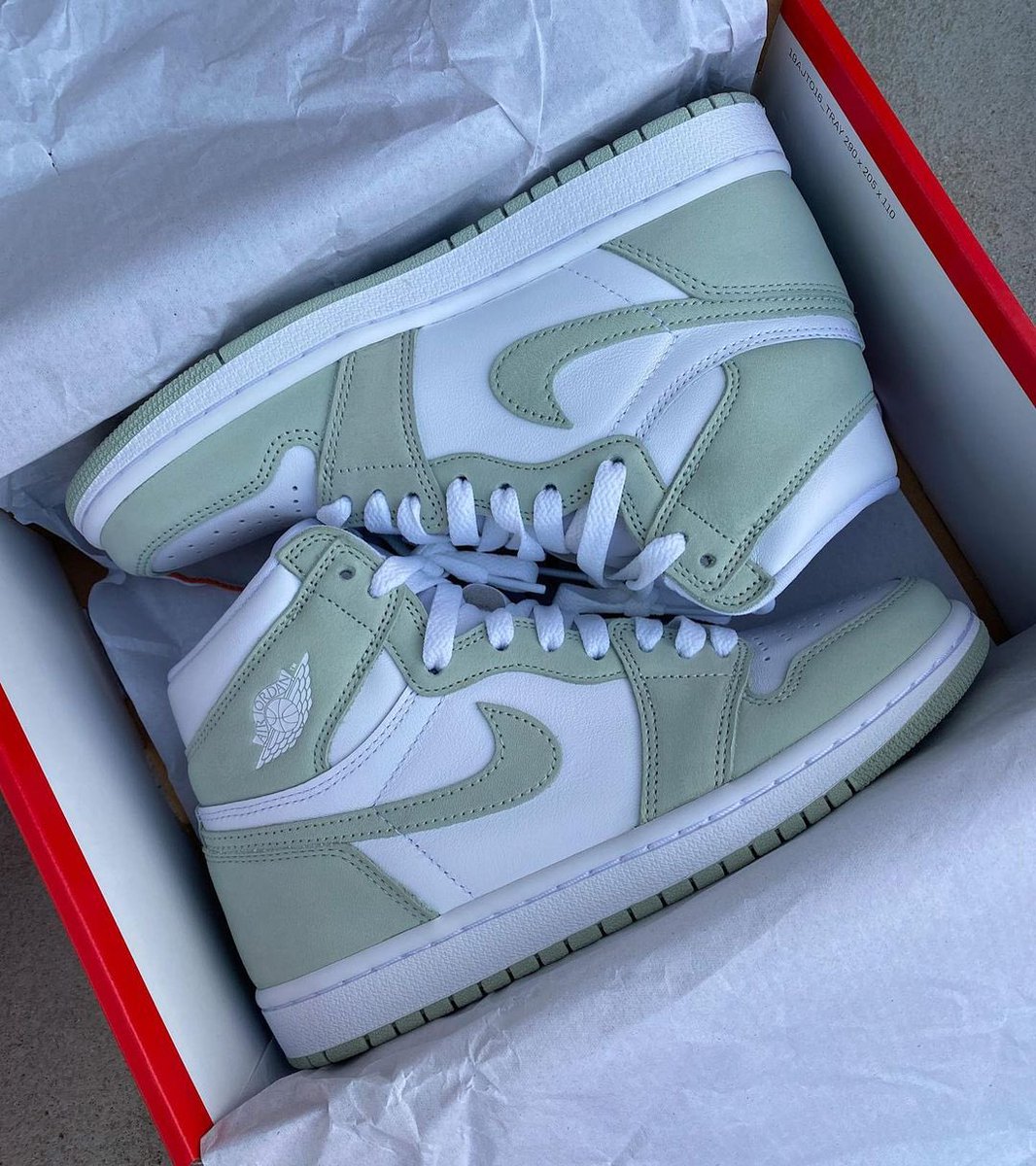 SneakCorner's tweet photo. AJ1 Seafoam 🌊 https://t.co/znwRJWSngN