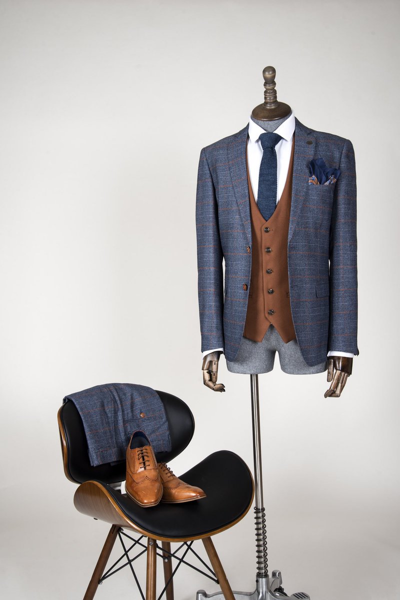 A winning combination🔥 marcdarcy.co.uk 

Shop the look:
Jenson 2pc suit: bit.ly/3ALPZMy
Kelvin waistcoat: bit.ly/3ySPjV6
Carson shoes: bit.ly/2UkPnOB
Rossi shirt: bit.ly/2VVWSfD