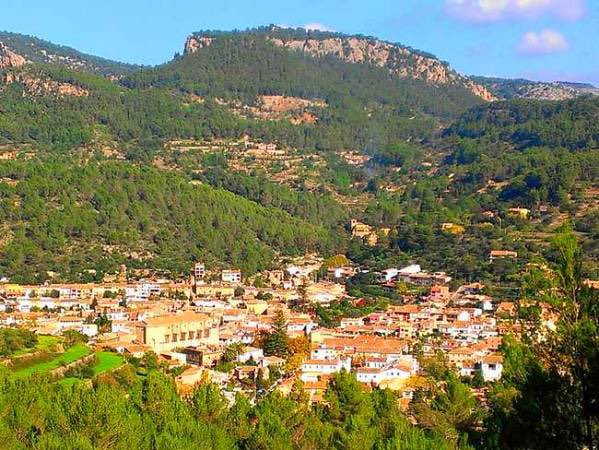 CincDiesIB3's tweet photo. 📆☺️El dilluns havia de tenir alguna cosa bona…

🚌🎉 Avui anam a Esporles‼️

❓🙋🏻Voleu conèixer la Vilavella i la Vilanova?

🕔⏰A partir de les 17:00h a @IB3 

📺🎙 #CincDiesIB3 https://t.co/Bf74mgfzg4