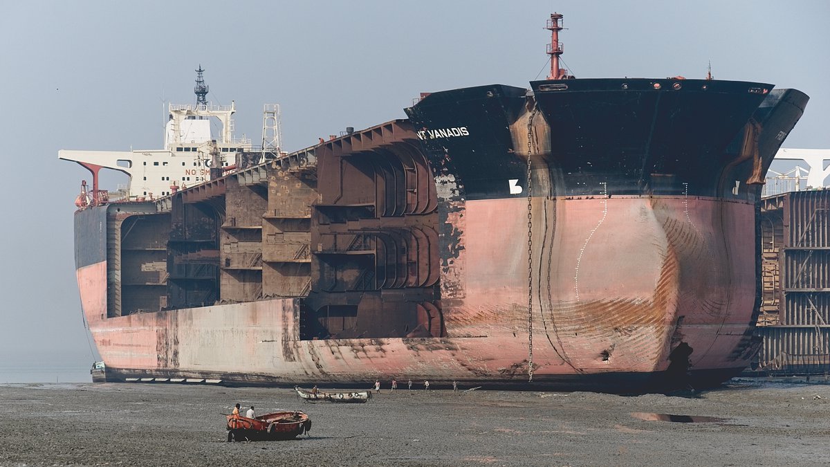 theNostomaniac's tweet photo. Death of a sailor. (Chittagong, Bangladesh)
#dramaticseascapes #abandonedplaces #landscape_hunters #landscapephotography #landscape #landscape_captures #landscape_hunter #landscapelovers #landscape_perfection #landscapephotographymagazine https://t.co/ANeDIFrTbh