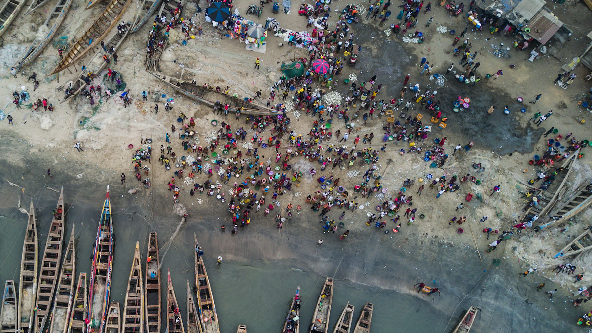 WorldBankAfrica's tweet photo. Sea levels are expected to rise between 0.3-0.6 meters by 2050, endangering millions of lives &amp; livelihoods in the region. Countries in #WestAfrica are leading interventions. 

How? Know more: https://t.co/TvBstlCbzN https://t.co/YMkIMj9nsQ