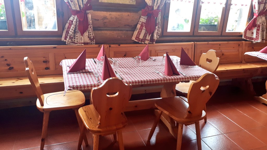 Simona_Ti's tweet photo. Pausa pranzo..
#travel #tourism #mountain #food
#malga #crel #spatzle #sanmartinodicastrozza #dolomiti
#thisisItaly 💚 https://t.co/RAuCzjUJp4