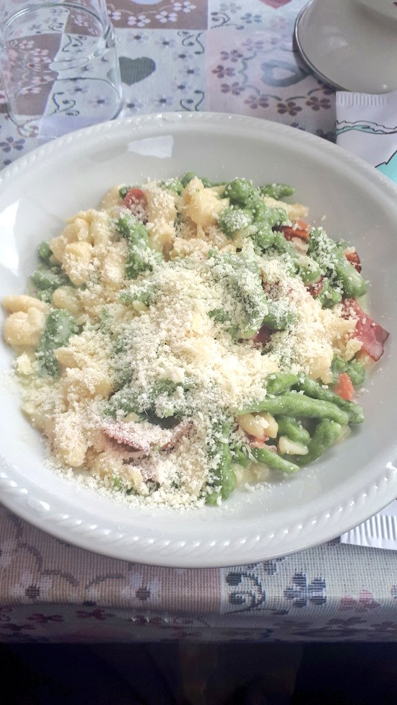 Simona_Ti's tweet photo. Pausa pranzo..
#travel #tourism #mountain #food
#malga #crel #spatzle #sanmartinodicastrozza #dolomiti
#thisisItaly 💚 https://t.co/RAuCzjUJp4