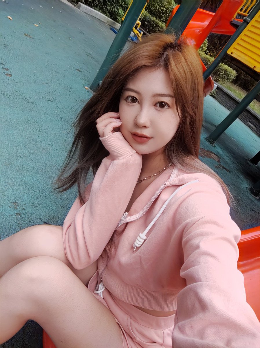 rudhranandu's tweet image. I found a few selfies of the Mi MIX 4. In fact, I think this level is still good in the off screen lens. As a professional digital blogger, I have to say that the girls is pretty good looking.
#Xiaomi #MIMIX4