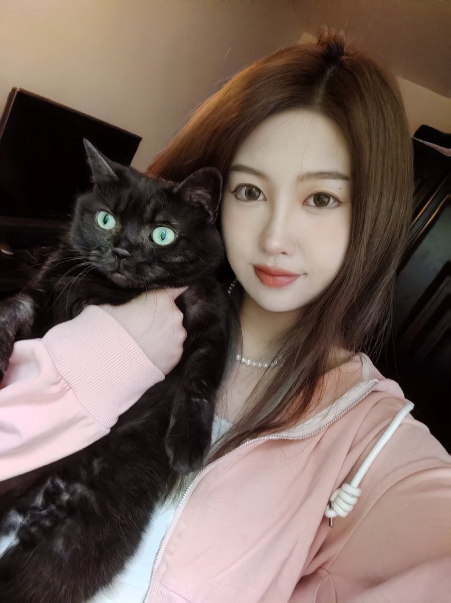 rudhranandu's tweet image. I found a few selfies of the Mi MIX 4. In fact, I think this level is still good in the off screen lens. As a professional digital blogger, I have to say that the girls is pretty good looking.
#Xiaomi #MIMIX4