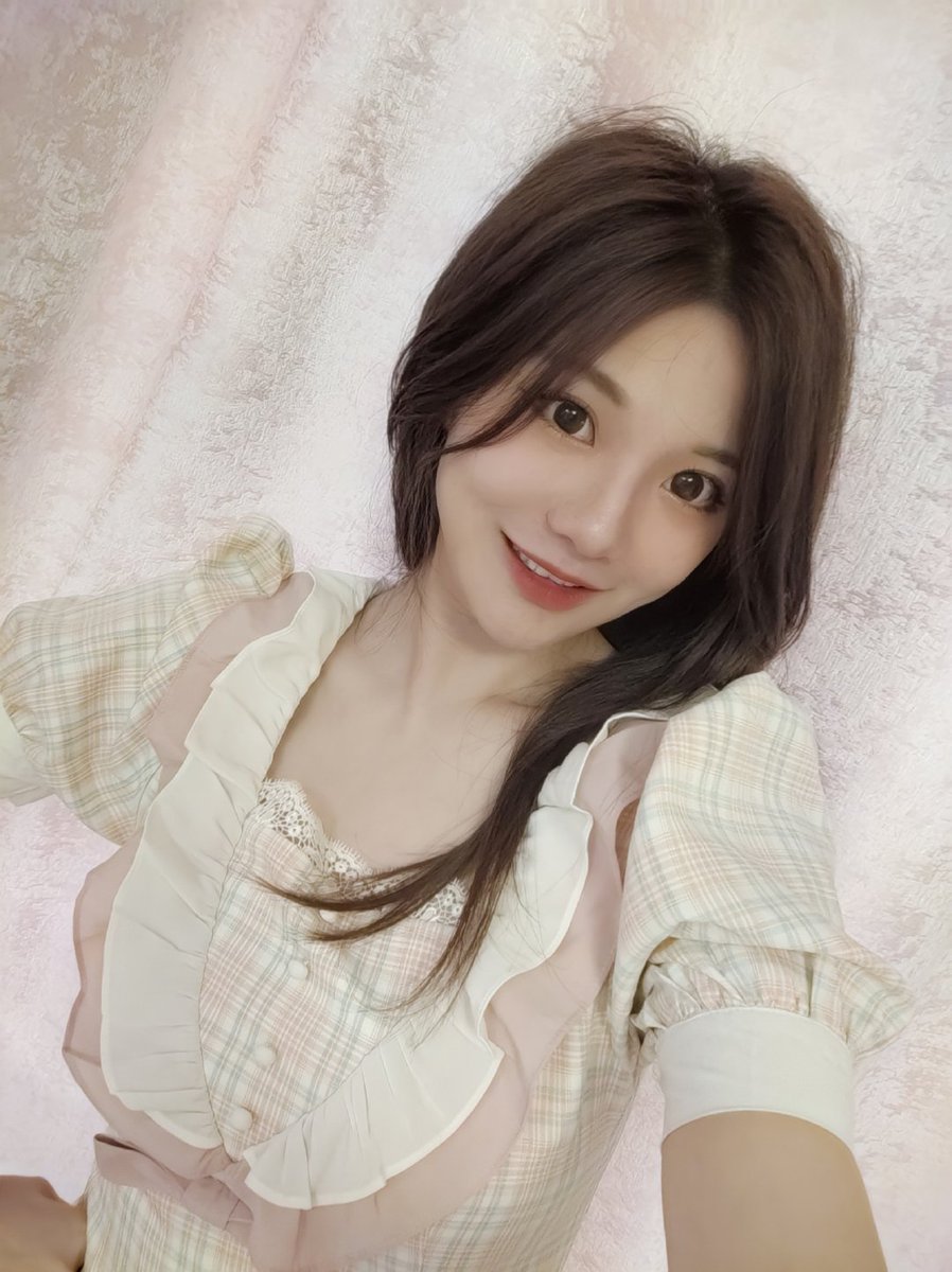 rudhranandu's tweet image. I found a few selfies of the Mi MIX 4. In fact, I think this level is still good in the off screen lens. As a professional digital blogger, I have to say that the girls is pretty good looking.
#Xiaomi #MIMIX4