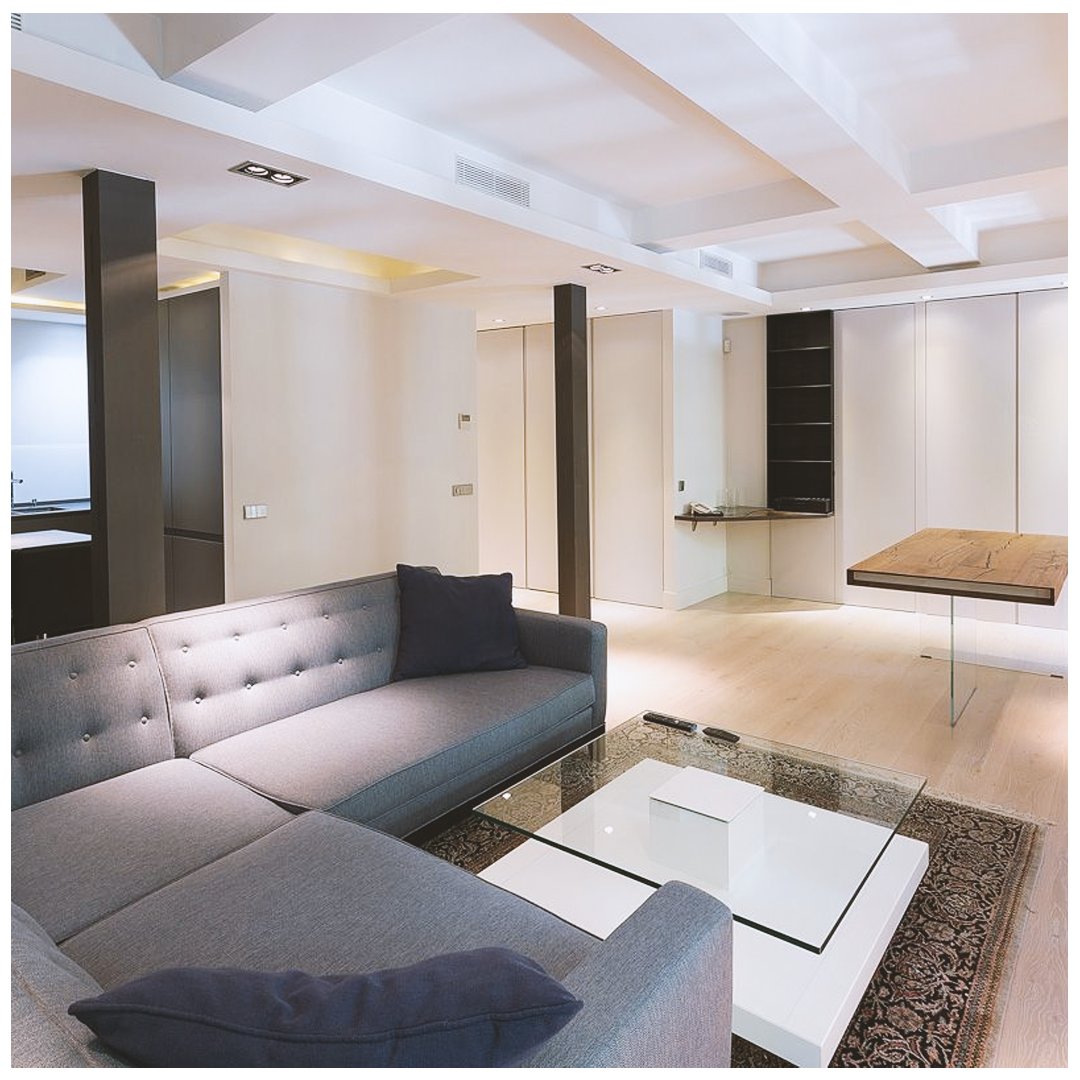 JaimeValcarce's tweet photo. ¡Nueva Propiedad! 🏡

Piso de diseño, en edificio clásico 🖤 Este piso que originalmente era de 3 dormitorios, fue integralmente reformado por la interiorista @apombo_interior  👏🏻, convirtiéndolo en un piso de 1 dormitorio, con 2 baños y una cocina con península. https://t.co/AuiDBMfdJe
