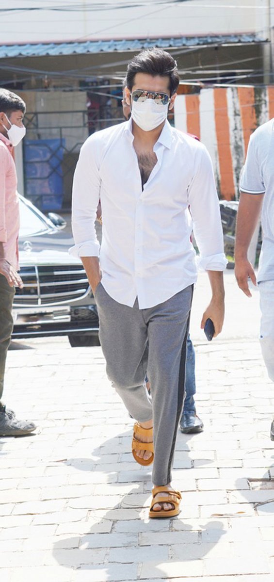 tupaki_official's tweet photo. Ram Pothineni arrived on sets for an ad shoot in hyderabad
For More Pics: https://t.co/jtPXLqR9ab
#ram #rampothineni #actorram #tollywood https://t.co/LmHNURPQC4