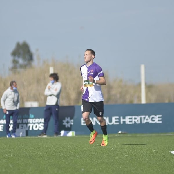 GlobalPermode's tweet photo. 💥 𝗠𝗮𝘁𝗲𝗼 𝗖𝗮𝗿𝗿𝗶𝘇𝗼 💥

Sub19 - CA Fénix ante MVD City Torque 

𝙋𝙚𝙧𝙢𝙤𝙙𝙚 𝙂𝙡𝙤𝙗𝙖𝙡 𝙎𝙥𝙤𝙧𝙩𝙨

MaGo 🌟🌟🌟 @MateoCarrizo_10 https://t.co/jEukUZukQa
