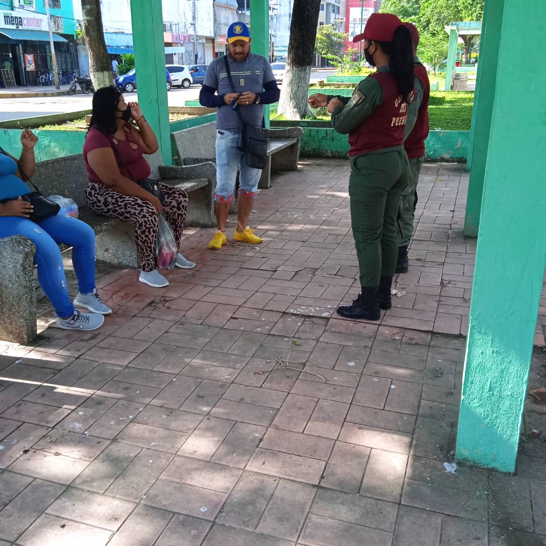 2CiaGDPCarupano's tweet photo. Centinelas de la @GNB_ApureGDP realizan campaña de Prevención contra el COVID-19 en espacios públicos 😷
#23Ago #GNB  #GNBGDP
#CEOFANB #YoSoyFANB  
#SemanaRadicalConsciente
#GNBCuidaDeTiyTuFamilia
.@NicolasMaduro
.@vladimirpadrino
@GNBCmdtGral
@GNB_Pueblo
https://t.co/79nuJmtgIh