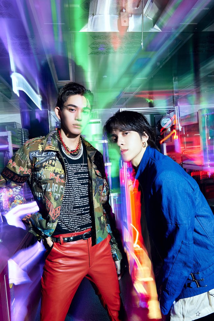 Another new teaser, another new charms. Have you seen our third Jalapeño’s teaser? Guess who’s more brighter than the mixed color effect? Yes, we are. The perfect color combination on the background makes Lucas and Hendery’s charm even more cooler.