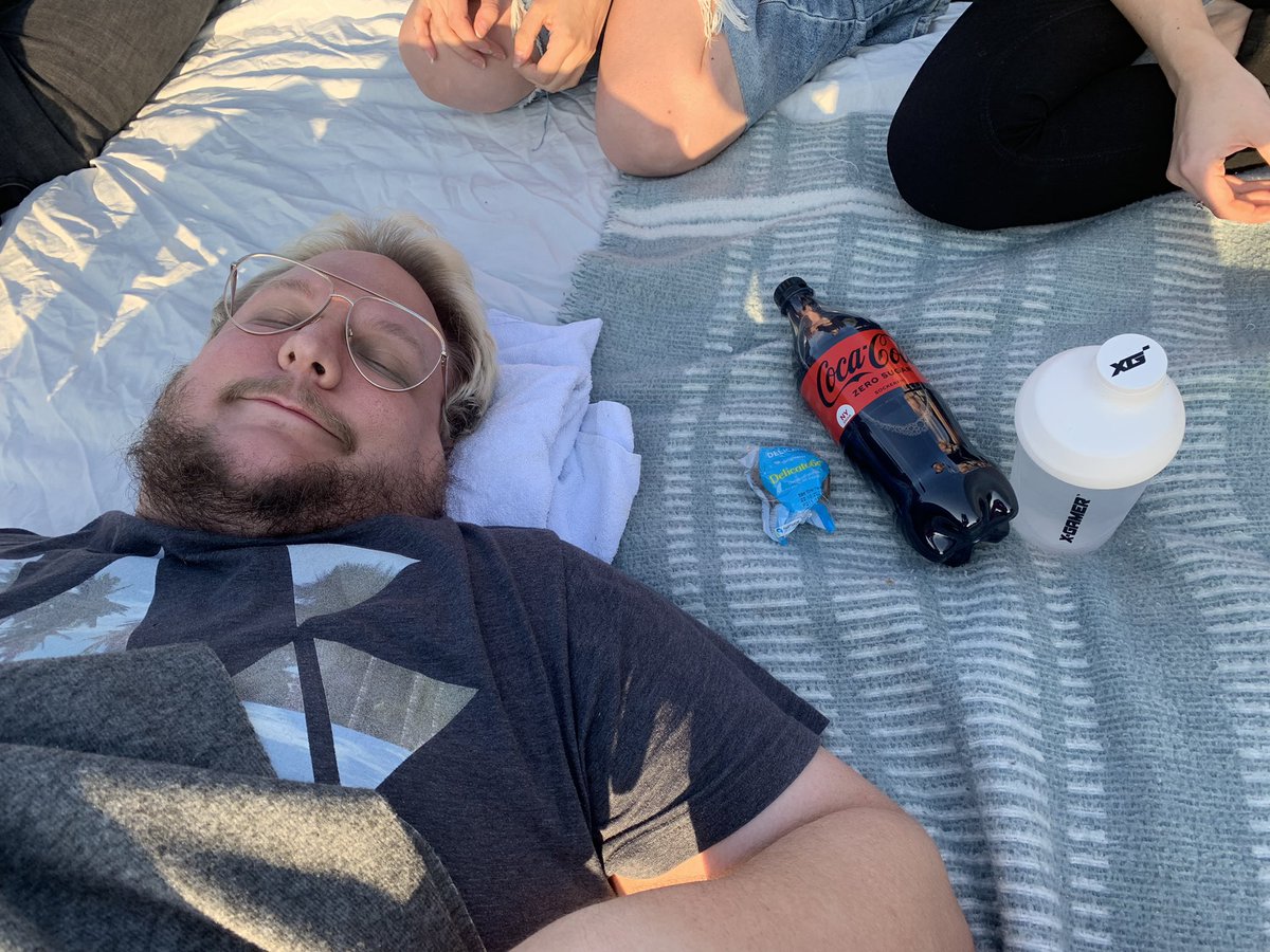 markcferrer's tweet photo. What a weekend! 🥳😎🥰🤩

@KronvallTV @Margaretattv @Apollolol @widdzTV @Hannzas @ThisisFaace @AEncrantz @Barabicu @SpikeBrewery 
#party #TwitchStreamers https://t.co/y9S843fZd2