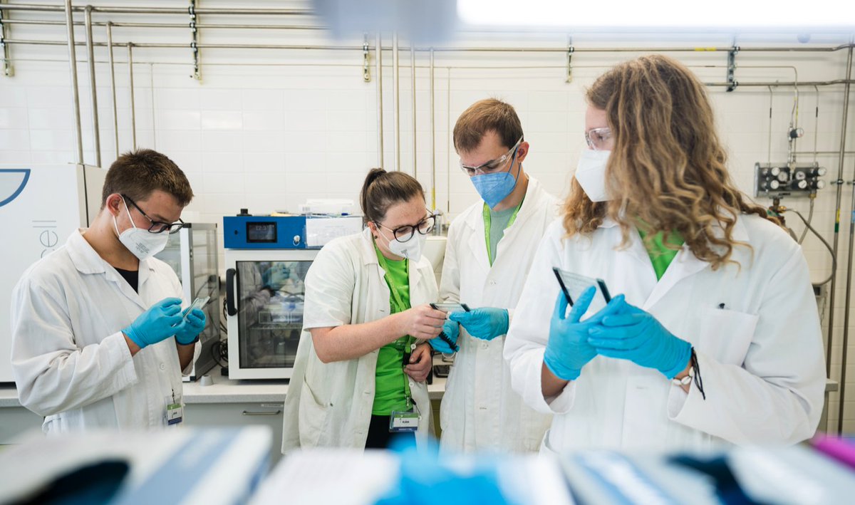 CEITEC_Brno's tweet photo. 3 dny, 11 středoškolských studentů, 6 mentorů z řad doktorandů @CEITEC_Brno @VUTvBrne, zajímavá témata a hodiny strávené v laboratořích🧑🔬 Více o první Letní škole v rámci programu #CEITECStudentTalent se dočtete zde: https://t.co/BZgKZsCLqQ💚
#CEITECScience #brnoregion https://t.co/dcJQOLdf1J