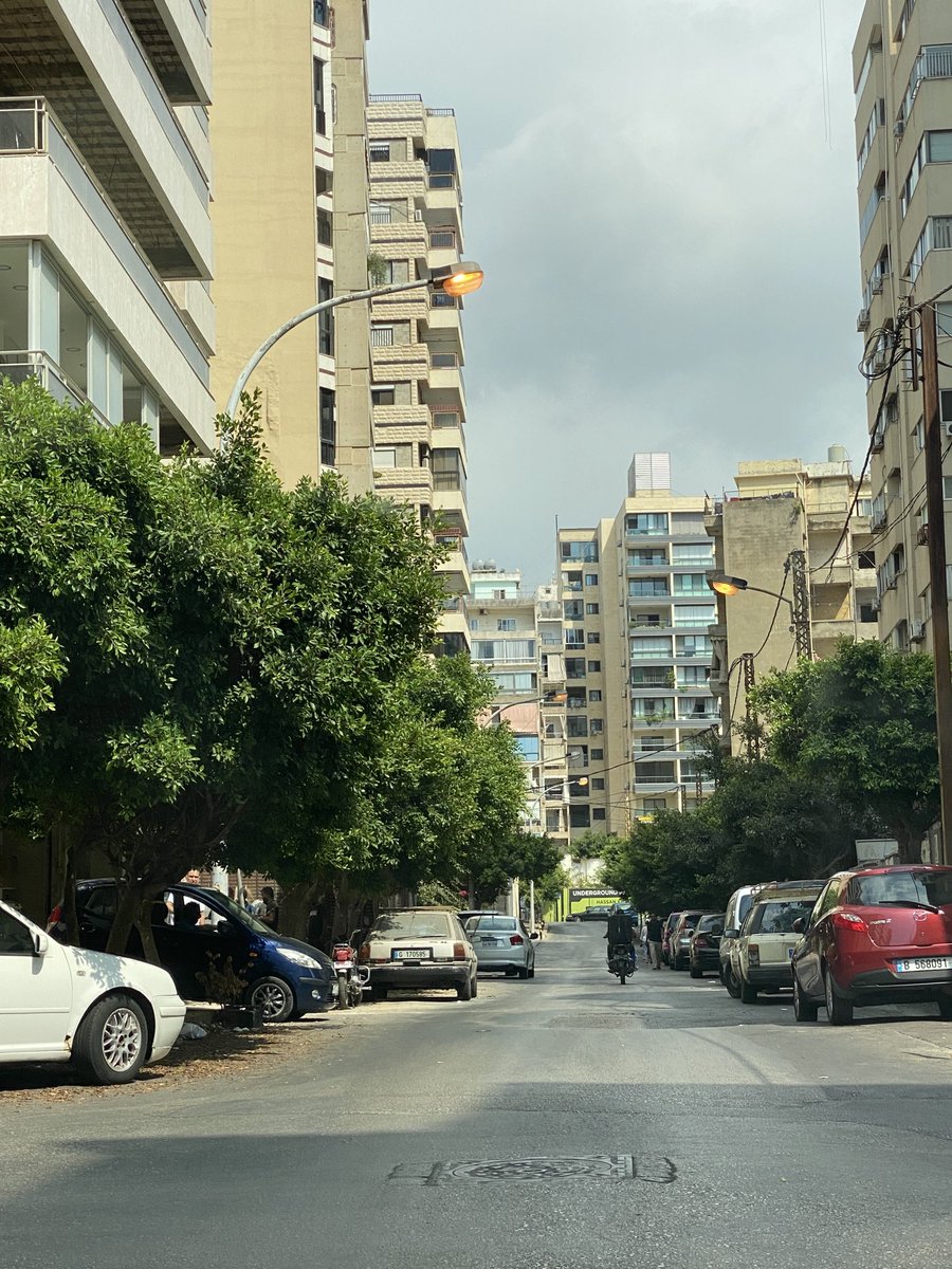 imadfarhatmd's tweet photo. No electricity 😁😁, this afternoon in verdun Anis Nsouli street.
⁦@dan_azzi⁩
⁦@GhajarRaymond⁩ https://t.co/uwD7c0GgA1