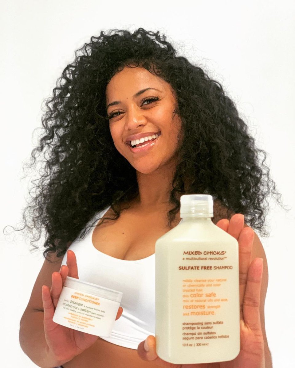 it’s wash day! do you have a fave wash day routine ? #mixedchickshair #mixedchickshaircare #mixedchickshairproducts #itsminetodefine #strongisthenewbeautiful #curlyhairstyles #deepconditioning #sulfatefreeshampoo
