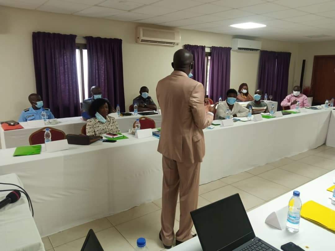 alternative_ci's tweet photo. ACI et l’ONG DEKOTI en collaboration avec le
REPMASCI, ont organisé ce vendredi 20 août 2021 une table ronde de discussion, de plaidoyer avec la hiérarchie des ministères de la défense et de l'intérieur et de la sécurité sur les DH les VBG. @repmasci1 @stop_homophobie https://t.co/x0OpR7Ihfl