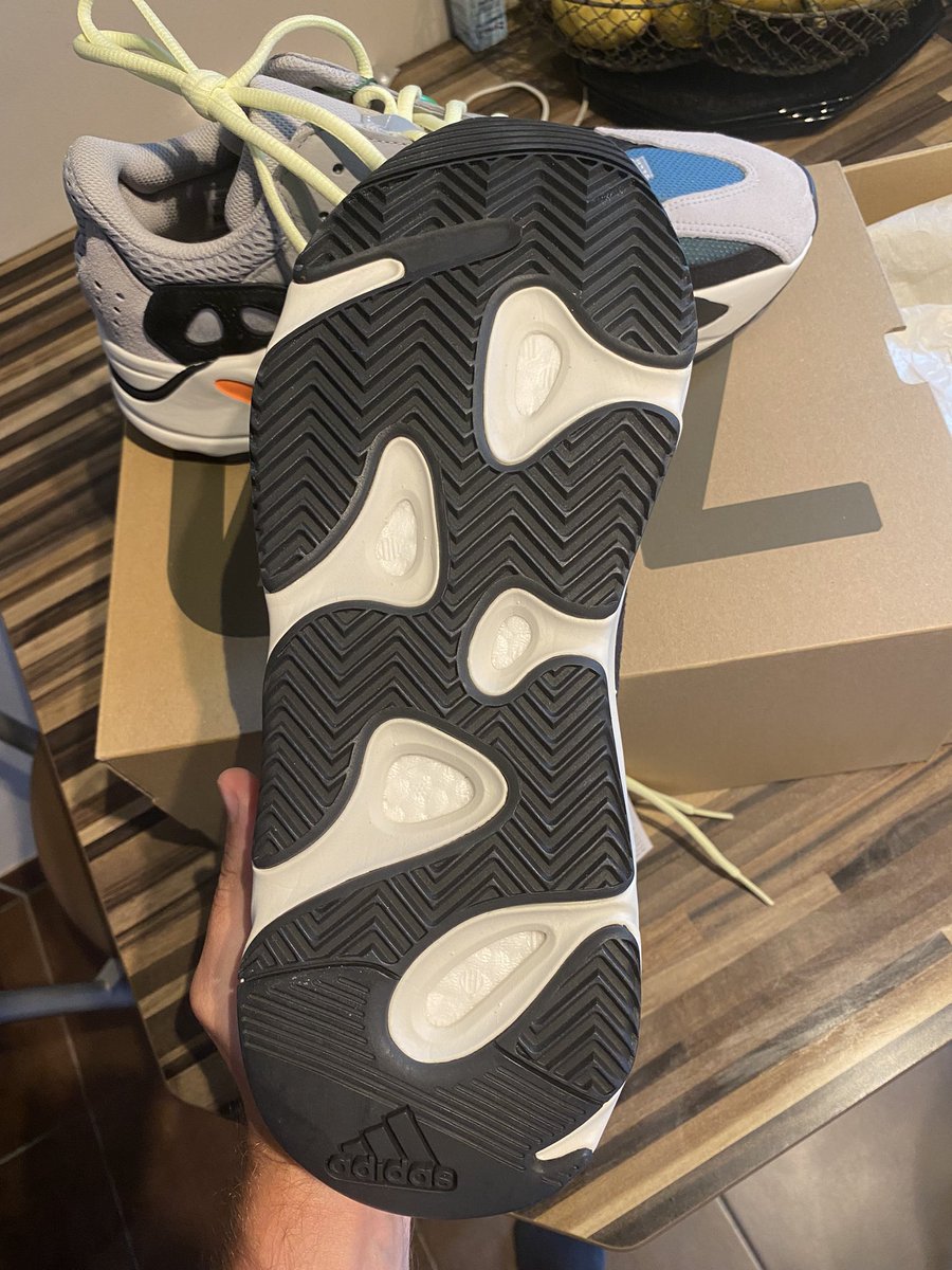 BaKLud's tweet photo. @CaminoTV Legit svp ? Coop sur stock X mais j’ai quelques doutes https://t.co/2UIIt51fsi