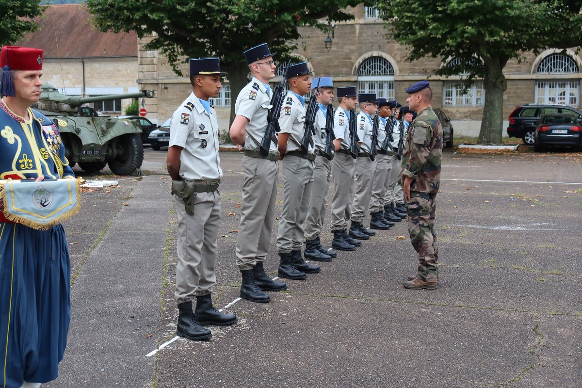 7e_brig_blindee's tweet image. Honneurs rendus ce matin au général Cédric du Gardin à la tête de la #7eBB depuis le 1er août.
"Vous pouvez compter sur mon indéfectible soutien pour vous aider et agir avec vous, en étant au milieu de vous. Force et Audace."
#7eCCT
@1RTIR
