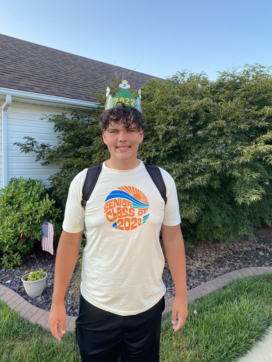 KerryLund2's tweet photo. @nathanlund16 1st first day of school and last first day of school. So incredibly proud of the young man you have become. You’re going great places and we love you!
#FZNfirstday2021 https://t.co/OWffkhNQo1
