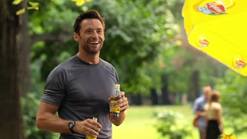 horoshiy_parenj's tweet photo. Мир был лучше, когда Хью Джекман танцевал в рекламе Lipton https://t.co/vBGMYwRzMi