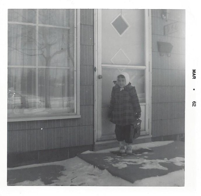 WendyJaneO's tweet image. 1st day of school. 
At the mature age of 4 1/2, Jan. 1962, I started Kindergarten at Greenfield Park Elementary School, Detroit, Michigan (the academic year was divided into class A, for the Fall semester and B, for Winter). Mittens, school bag, snow boots and all. #MAfirstday