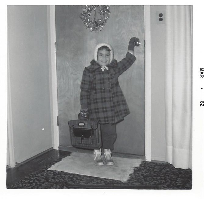 WendyJaneO's tweet image. 1st day of school. 
At the mature age of 4 1/2, Jan. 1962, I started Kindergarten at Greenfield Park Elementary School, Detroit, Michigan (the academic year was divided into class A, for the Fall semester and B, for Winter). Mittens, school bag, snow boots and all. #MAfirstday