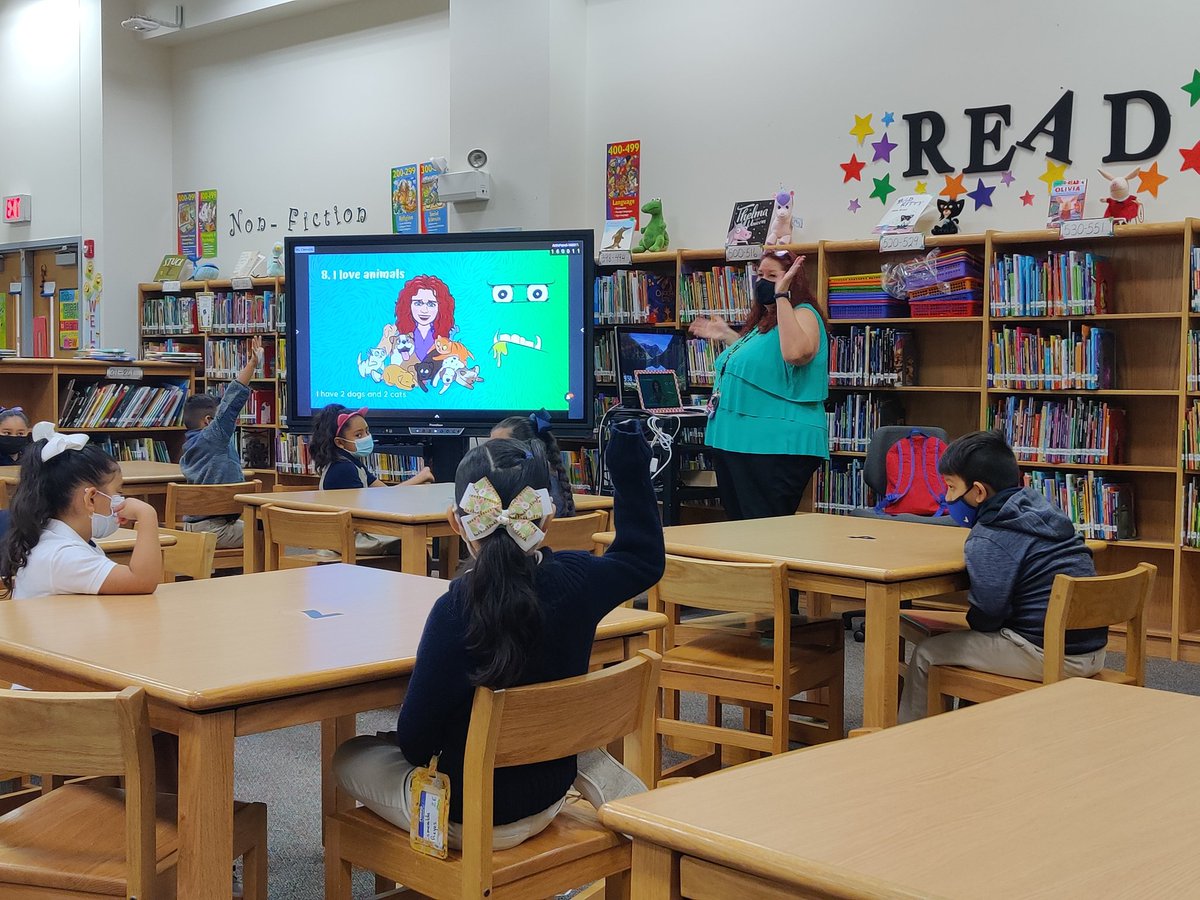 AlvarezLenci's tweet photo. Today we got to meet our librarian, Ms. Clements! We met some of her many pets. We already love and appreciate her! @NorthSeagoville https://t.co/8WkFpM0dPQ