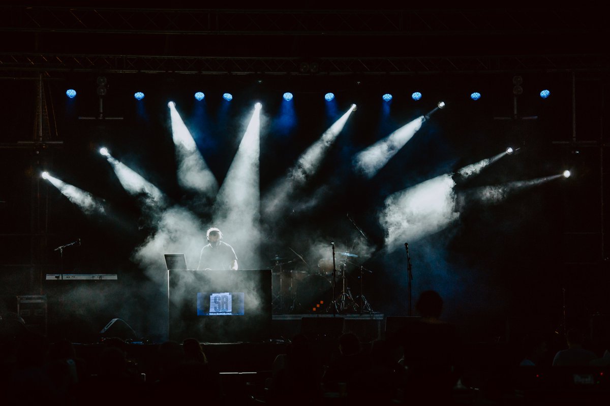 Curtcircuit (@curtcircuit) on Twitter photo L'estiu és per gaudir de valent. I així ho vam fer ahir a #salaBCN. Oh, sí. 💛 Concert increïble!
Moltes gràcies <a href="/monterrosa_mp3/">Monterrosa</a> + @conttra_ + <a href="/PaulaPeso/">Paula Peso</a> + <a href="/NachoRuiz/">Nacho Ruiz</a>! 👏
📸 Fotos de @ClarorPhoto L'estiu és per gaudir de valent. I així ho vam fer ahir a #salaBCN. Oh, sí. 💛 Concert increïble!
Moltes gràcies <a href="/monterrosa_mp3/">Monterrosa</a> + @conttra_ + <a href="/PaulaPeso/">Paula Peso</a> + <a href="/NachoRuiz/">Nacho Ruiz</a>! 👏
📸 Fotos de @ClarorPhoto