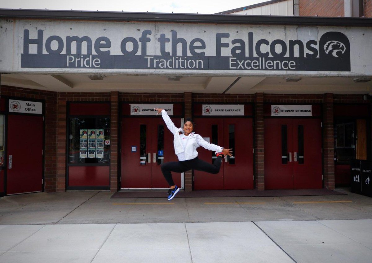 Erin Thompson tweet media