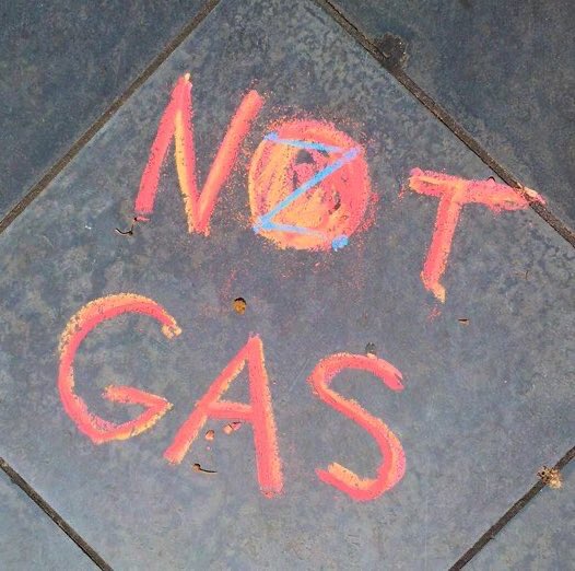 DemOnTheStreets's tweet photo. Then they came for the #SprayChalk6 … and it was pretty damn clear: It’s time we *drew* the line.
Get chalk. Tell Woodside & their #Inactivist backers to chalk off.
🔴#FastChalking
🔵#SlowChalking
🟣#FreeChalking
🟢#ChalkWoodside
🌏#DemocracyOnTheStreets
🌎#ConnectTheDOTS https://t.co/htGfRoCzQz