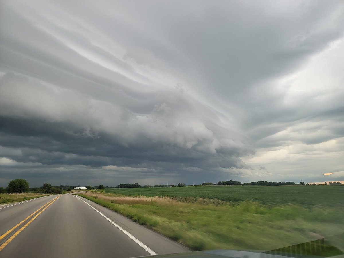 cjmarley's tweet photo. Amazing cloud formations this morning
#iaweather https://t.co/5XkUFkZ4qP