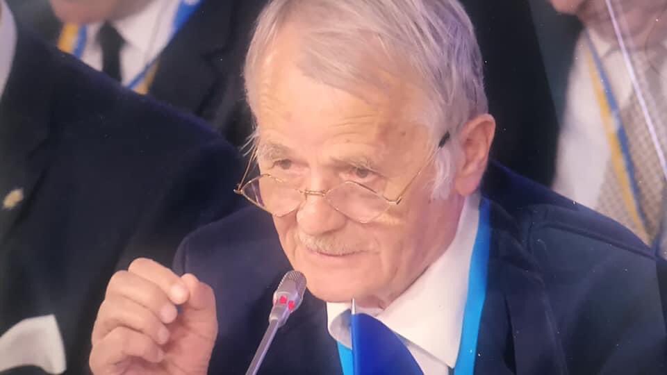 ismetyukcell's tweet photo. #Kırım Tatarların lideri Mustafa A.Kırımoğlu’nun #KırımPlatformu konuşmasından: Şimdiki Rus işgalcilerin Kırım Tatarlarına yönelik stratejileri 238 yıl önce, yani 1783 tarihinde, birinci Rus işgalinde nasıl olmuşsa şimdide aşağı yukarı aynı stratejileri uygulamaktalar. https://t.co/hWft6JWHGf