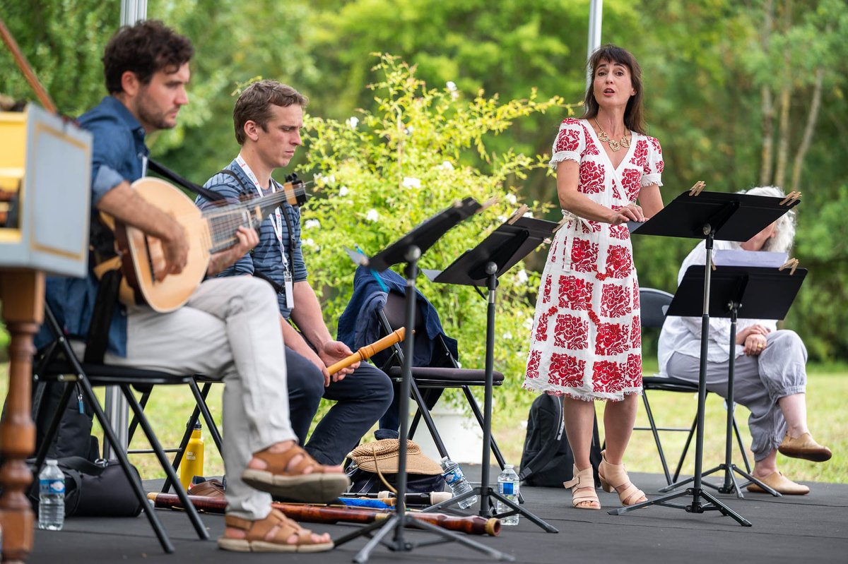 #Festival #pédagogie 🌿🎼
A 14h30, atelier chant pour les petits comme pour les grands! L'occasion de célébrer la nature en musique, dans un cadre bucolique au bord de l'eau...
Réservations <a href="/DepVendee/">Département Vendée</a> au (+33) (0) 2 28 85 85 70 
👉 arts-florissants.org/programmation/… <a href="/francemusique/">France Musique</a>