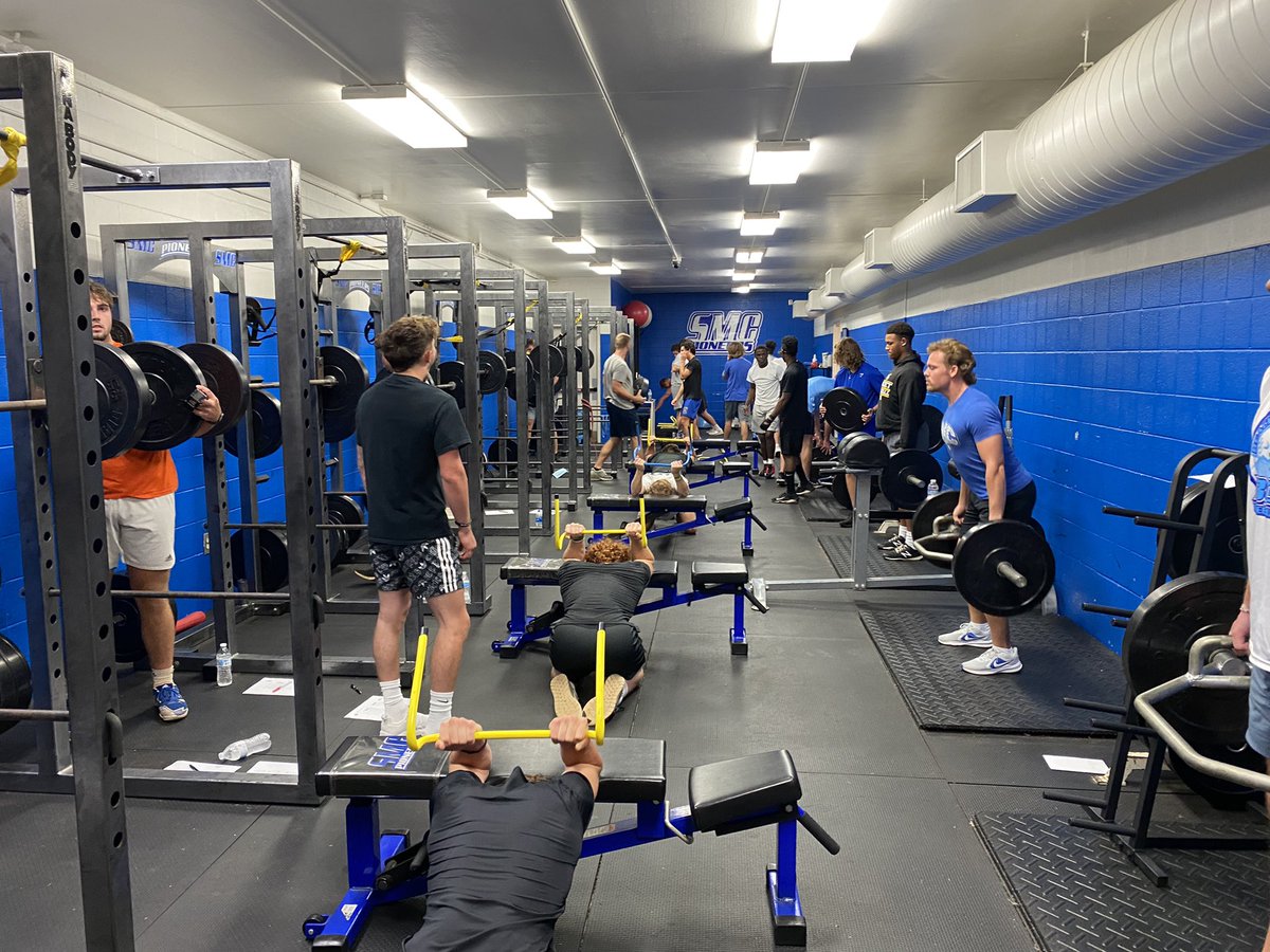 RNels_3's tweet photo. First 6am lift of the year. Phase 1: building that base work capacity #RollNeers #ComeDevelop https://t.co/XBpoKGnprL