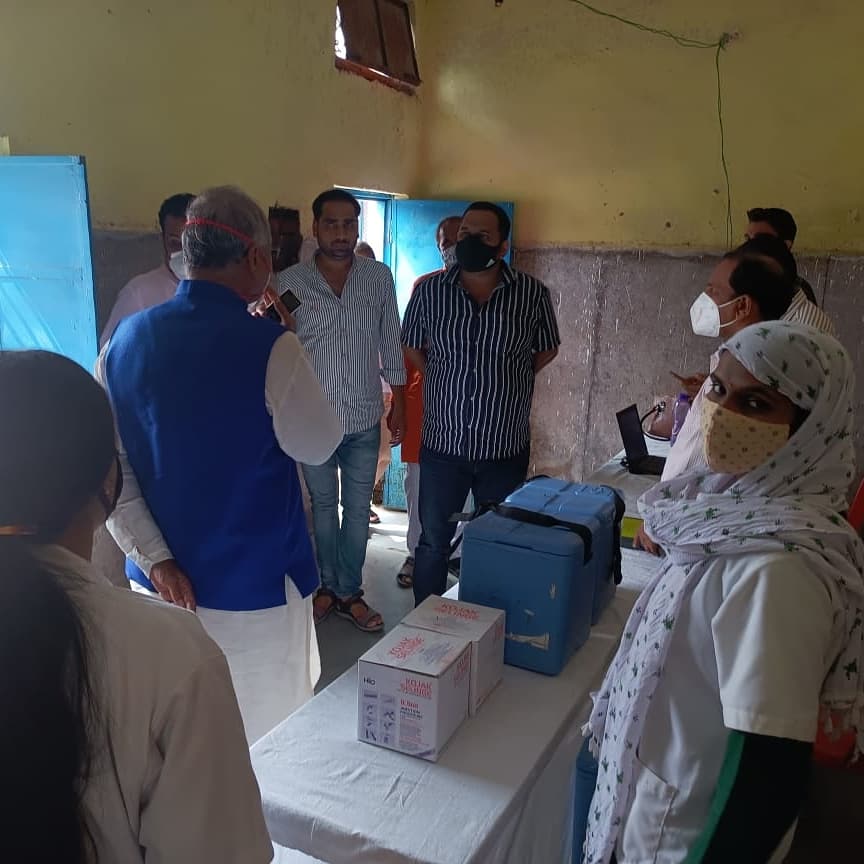 RodmalNagar's tweet photo. राघोगढ़ में वैक्सीनेशन सेंटर का निरीक्षण एवं कार्यकर्ताओं से संवाद किया

@PMOIndia @BJP4India @BJP4MP https://t.co/vjtPsUK3U8