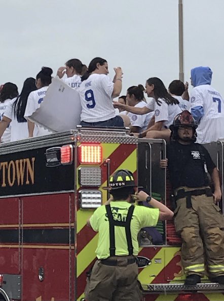PaFireRants's tweet photo. Mifflin County Pennsyltucky
Pack the top and riding tailboard
That’s how they roll 
#TYFYS #HIHFTY https://t.co/lujdGFOfMQ