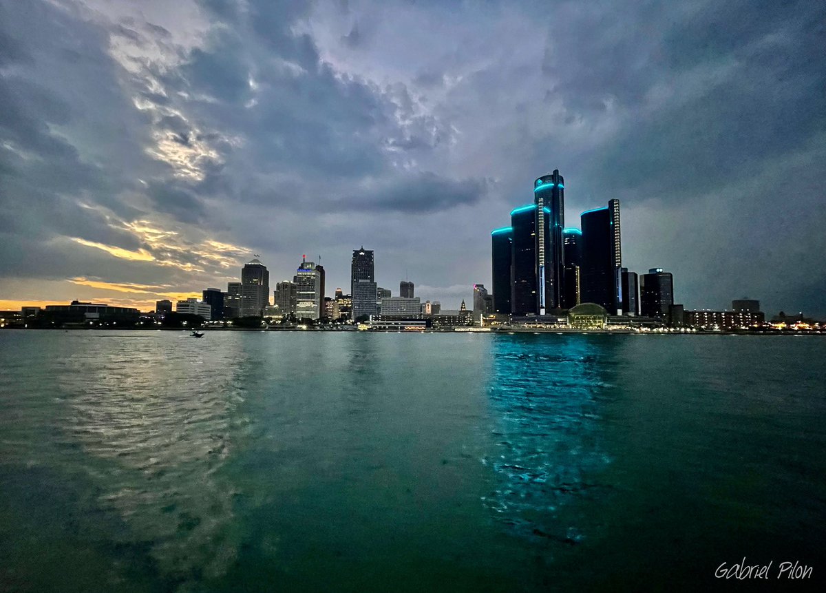 iamGabrielMusic's tweet photo. #detroit https://t.co/RozSsypkmv