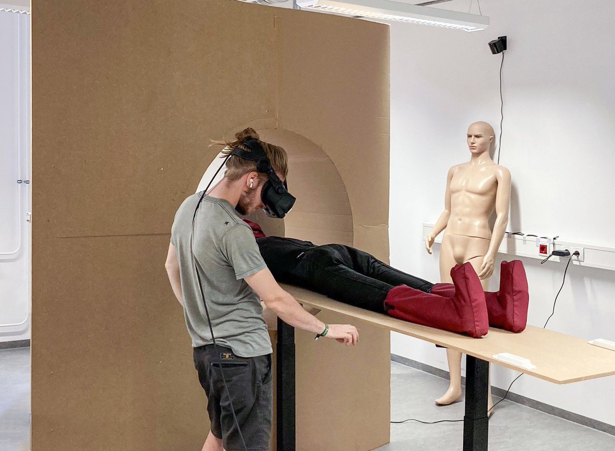 STIMULATE_FC's tweet photo. @STIMULATE_FC verzeichnet 5 innovative #Designkonzepte von #Computertomographen für den interventionellen Gebrauch, die durch interdisziplinäre (@hs_magdeburg, #UKMD, @OVGUpresse) Semesterprojekte von Studierenden des Master-Studiengangs Engineering Design entwickelt wurden. https://t.co/lrdjoiutdh