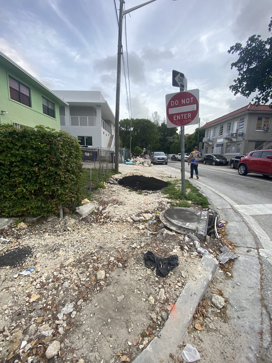 Littlehavanarep's tweet photo. Good morning Little Havana! Can we please get this cleared up? Our children and neighbors should not have to walk on first day of school in the street because of untimely repair or undesignated walk space.@CityofMiami @JoeCarolloNow @MDCPS  @HealthyLH @americawalks @miamidade311 https://t.co/k0P91vD0mr