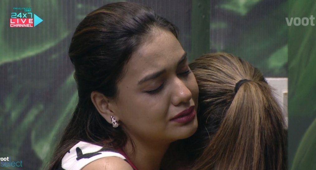 #Livefeeds
#Akshrasingh is Crying ! 
#BiggBossOTT #BiggBoss15 #PratikSehejpal #DivyaAggarwal