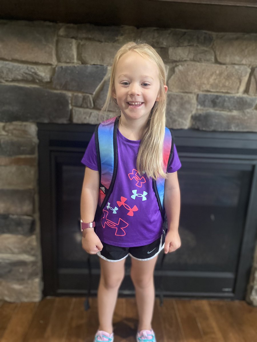 mel_hottelman's tweet photo. Happy #NKC1stDay! Aubree is in 1st grade and Kinslee is in pre-k. https://t.co/nTn8PlXEop