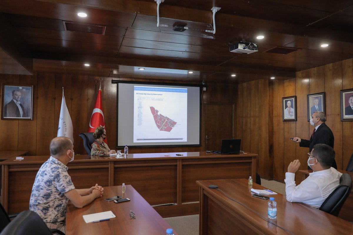 Rk.<a href="/hotar_nukhet/">Prof. Dr. Nükhet Hotar</a>, uydu📡ve bilişim teknolojileriyle desteklenen 'Akıllı Üniversite' modeline yönelik çalışmalar kapsamda;🗺️Coğrafi Bilgi Sistemleri ve #universitemDEU'daki uygulamalara ilişkin İktisadi ve İdari Bil. Fak.Öğr. Üy. Prof. Dr. Vahap Tecim ve ekibinin sunumunu dinledi.