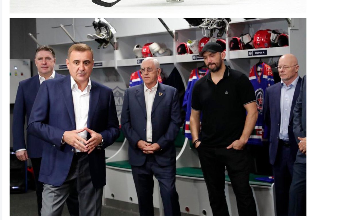 Думаю ТН без этого комментатора пропадут. Спец широкого профиля))) Рыдаю... «паренёк в чёрном»..... 
Овечкин позорит нашего губернатора 😂😂😂😂😂😂 Как перестать ржать?